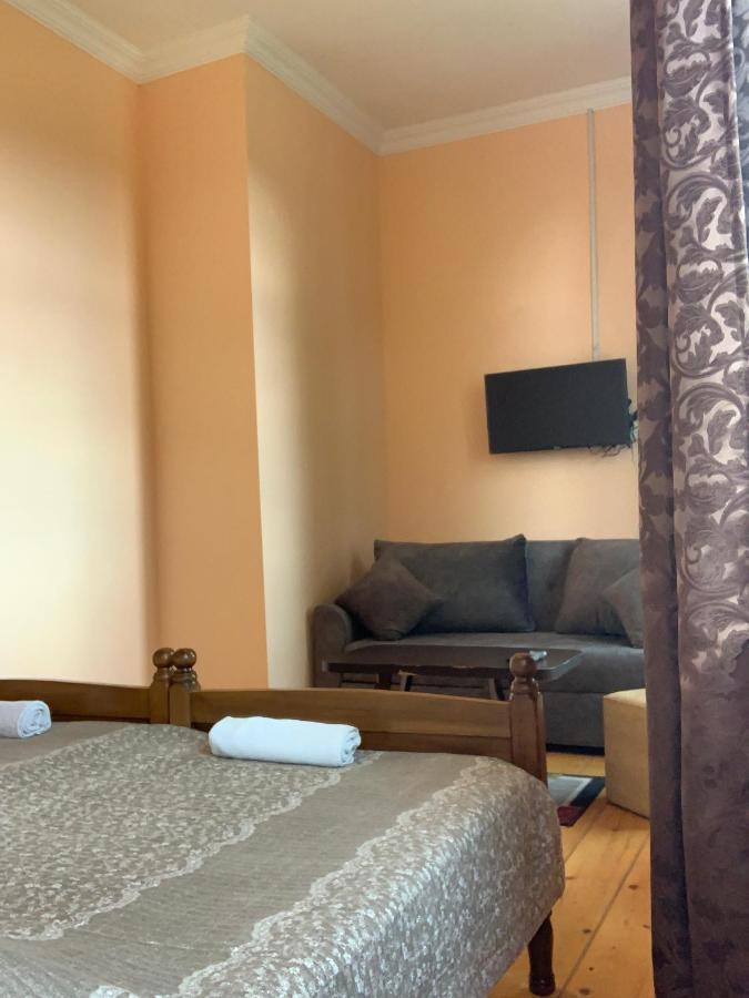 Hotel Kakhaberi Tetritskaro Eksteriør bilde
